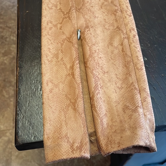 NWT Good American The Boss Pants Snakeskin Print Skinny Pants Size 3/L. - Picture 8 of 11